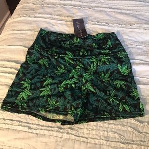 Weed printed shorts